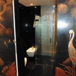 Piso de lujo en el Vilars. Elegante y amplio piso en venta en la parroquia de Escaldes-Engordany, en Els Vilars Andorra La Clau Group Immobiliaria. Una de las áreas de más prestigio de andorra y de las más cotizadas. Situado en pleno centro del Principado, con todos los servicios y comercios a su alcance, sin necesidad de utilizar su propio vehículo para desplazarse por el centro de Andorra la Vella. https://www.andorralaclaugroup.com/ Magnífico piso de 312 m2 en una sola planta, con una fantástica terraza con zona chill-out, de 60 m2, con vistas inmejorables sobre Escaldes Andorra y un práctico jacuzzi donde poder relajarse observando el entorno que le rodea. Parte de la terraza tiene la posibilidad de interiorizarse, convertirse en una agradable veranda, en los meses de invierno. https://www.andorralaclaugroup.com/ Su distribución interior está creada para disfrutar de toda la superfície en un ambiente único; distribuido en un amplio salón comedor con chimenea con funcionamiento a pellet y cristales tipo climalit aislantes de sonido y temperatura; una amplia y majestuosa habitación máster suite con vestidor y terraza, baño completo con mármoles calefactados a medida y ducha de hidromasaje cromoterapia; una espaciosa habitación doble, convertida actualmente en sala de estar, y una tercera habitación destinada a despacho con terraza y vistas sensacionales. Un segundo baño completo de lujo y un aseo de cortesía completan este magnífico inmueble, así como, una espectacular cocina de diseño en color marfil con isla central, confeccionada en mármol color negro, ideal para los amantes de la cocina profesional. LA CLAU GROUP ANDORRA IMMOBILIARIA andorra@laclaugroup.com - https://www.andorralaclaugroup.com 00 376 726 746 - C/ Verge del Pilar, 8 Andorra la Vella (Andorra) AD-500