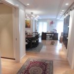 Piso de lujo en el Vilars. Elegante y amplio piso en venta en la parroquia de Escaldes-Engordany, en Els Vilars Andorra La Clau Group Immobiliaria. Una de las áreas de más prestigio de andorra y de las más cotizadas. Situado en pleno centro del Principado, con todos los servicios y comercios a su alcance, sin necesidad de utilizar su propio vehículo para desplazarse por el centro de Andorra la Vella. https://www.andorralaclaugroup.com/ Magnífico piso de 312 m2 en una sola planta, con una fantástica terraza con zona chill-out, de 60 m2, con vistas inmejorables sobre Escaldes Andorra y un práctico jacuzzi donde poder relajarse observando el entorno que le rodea. Parte de la terraza tiene la posibilidad de interiorizarse, convertirse en una agradable veranda, en los meses de invierno. https://www.andorralaclaugroup.com/ Su distribución interior está creada para disfrutar de toda la superfície en un ambiente único; distribuido en un amplio salón comedor con chimenea con funcionamiento a pellet y cristales tipo climalit aislantes de sonido y temperatura; una amplia y majestuosa habitación máster suite con vestidor y terraza, baño completo con mármoles calefactados a medida y ducha de hidromasaje cromoterapia; una espaciosa habitación doble, convertida actualmente en sala de estar, y una tercera habitación destinada a despacho con terraza y vistas sensacionales. Un segundo baño completo de lujo y un aseo de cortesía completan este magnífico inmueble, así como, una espectacular cocina de diseño en color marfil con isla central, confeccionada en mármol color negro, ideal para los amantes de la cocina profesional. LA CLAU GROUP ANDORRA IMMOBILIARIA andorra@laclaugroup.com - https://www.andorralaclaugroup.com 00 376 726 746 - C/ Verge del Pilar, 8 Andorra la Vella (Andorra) AD-500