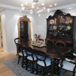 Piso de lujo en el Vilars. Elegante y amplio piso en venta en la parroquia de Escaldes-Engordany, en Els Vilars Andorra La Clau Group Immobiliaria. Una de las áreas de más prestigio de andorra y de las más cotizadas. Situado en pleno centro del Principado, con todos los servicios y comercios a su alcance, sin necesidad de utilizar su propio vehículo para desplazarse por el centro de Andorra la Vella. https://www.andorralaclaugroup.com/ Magnífico piso de 312 m2 en una sola planta, con una fantástica terraza con zona chill-out, de 60 m2, con vistas inmejorables sobre Escaldes Andorra y un práctico jacuzzi donde poder relajarse observando el entorno que le rodea. Parte de la terraza tiene la posibilidad de interiorizarse, convertirse en una agradable veranda, en los meses de invierno. https://www.andorralaclaugroup.com/ Su distribución interior está creada para disfrutar de toda la superfície en un ambiente único; distribuido en un amplio salón comedor con chimenea con funcionamiento a pellet y cristales tipo climalit aislantes de sonido y temperatura; una amplia y majestuosa habitación máster suite con vestidor y terraza, baño completo con mármoles calefactados a medida y ducha de hidromasaje cromoterapia; una espaciosa habitación doble, convertida actualmente en sala de estar, y una tercera habitación destinada a despacho con terraza y vistas sensacionales. Un segundo baño completo de lujo y un aseo de cortesía completan este magnífico inmueble, así como, una espectacular cocina de diseño en color marfil con isla central, confeccionada en mármol color negro, ideal para los amantes de la cocina profesional. LA CLAU GROUP ANDORRA IMMOBILIARIA andorra@laclaugroup.com - https://www.andorralaclaugroup.com 00 376 726 746 - C/ Verge del Pilar, 8 Andorra la Vella (Andorra) AD-500