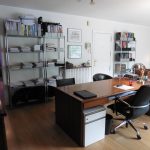 Piso de lujo en el Vilars. Elegante y amplio piso en venta en la parroquia de Escaldes-Engordany, en Els Vilars Andorra La Clau Group Immobiliaria. Una de las áreas de más prestigio de andorra y de las más cotizadas. Situado en pleno centro del Principado, con todos los servicios y comercios a su alcance, sin necesidad de utilizar su propio vehículo para desplazarse por el centro de Andorra la Vella. https://www.andorralaclaugroup.com/ Magnífico piso de 312 m2 en una sola planta, con una fantástica terraza con zona chill-out, de 60 m2, con vistas inmejorables sobre Escaldes Andorra y un práctico jacuzzi donde poder relajarse observando el entorno que le rodea. Parte de la terraza tiene la posibilidad de interiorizarse, convertirse en una agradable veranda, en los meses de invierno. https://www.andorralaclaugroup.com/ Su distribución interior está creada para disfrutar de toda la superfície en un ambiente único; distribuido en un amplio salón comedor con chimenea con funcionamiento a pellet y cristales tipo climalit aislantes de sonido y temperatura; una amplia y majestuosa habitación máster suite con vestidor y terraza, baño completo con mármoles calefactados a medida y ducha de hidromasaje cromoterapia; una espaciosa habitación doble, convertida actualmente en sala de estar, y una tercera habitación destinada a despacho con terraza y vistas sensacionales. Un segundo baño completo de lujo y un aseo de cortesía completan este magnífico inmueble, así como, una espectacular cocina de diseño en color marfil con isla central, confeccionada en mármol color negro, ideal para los amantes de la cocina profesional. LA CLAU GROUP ANDORRA IMMOBILIARIA andorra@laclaugroup.com - https://www.andorralaclaugroup.com 00 376 726 746 - C/ Verge del Pilar, 8 Andorra la Vella (Andorra) AD-500