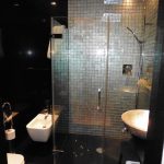 Piso de lujo en el Vilars. Elegante y amplio piso en venta en la parroquia de Escaldes-Engordany, en Els Vilars Andorra La Clau Group Immobiliaria. Una de las áreas de más prestigio de andorra y de las más cotizadas. Situado en pleno centro del Principado, con todos los servicios y comercios a su alcance, sin necesidad de utilizar su propio vehículo para desplazarse por el centro de Andorra la Vella. https://www.andorralaclaugroup.com/ Magnífico piso de 312 m2 en una sola planta, con una fantástica terraza con zona chill-out, de 60 m2, con vistas inmejorables sobre Escaldes Andorra y un práctico jacuzzi donde poder relajarse observando el entorno que le rodea. Parte de la terraza tiene la posibilidad de interiorizarse, convertirse en una agradable veranda, en los meses de invierno. https://www.andorralaclaugroup.com/ Su distribución interior está creada para disfrutar de toda la superfície en un ambiente único; distribuido en un amplio salón comedor con chimenea con funcionamiento a pellet y cristales tipo climalit aislantes de sonido y temperatura; una amplia y majestuosa habitación máster suite con vestidor y terraza, baño completo con mármoles calefactados a medida y ducha de hidromasaje cromoterapia; una espaciosa habitación doble, convertida actualmente en sala de estar, y una tercera habitación destinada a despacho con terraza y vistas sensacionales. Un segundo baño completo de lujo y un aseo de cortesía completan este magnífico inmueble, así como, una espectacular cocina de diseño en color marfil con isla central, confeccionada en mármol color negro, ideal para los amantes de la cocina profesional. LA CLAU GROUP ANDORRA IMMOBILIARIA andorra@laclaugroup.com - https://www.andorralaclaugroup.com 00 376 726 746 - C/ Verge del Pilar, 8 Andorra la Vella (Andorra) AD-500
