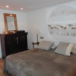Piso de lujo en el Vilars. Elegante y amplio piso en venta en la parroquia de Escaldes-Engordany, en Els Vilars Andorra La Clau Group Immobiliaria. Una de las áreas de más prestigio de andorra y de las más cotizadas. Situado en pleno centro del Principado, con todos los servicios y comercios a su alcance, sin necesidad de utilizar su propio vehículo para desplazarse por el centro de Andorra la Vella. https://www.andorralaclaugroup.com/ Magnífico piso de 312 m2 en una sola planta, con una fantástica terraza con zona chill-out, de 60 m2, con vistas inmejorables sobre Escaldes Andorra y un práctico jacuzzi donde poder relajarse observando el entorno que le rodea. Parte de la terraza tiene la posibilidad de interiorizarse, convertirse en una agradable veranda, en los meses de invierno. https://www.andorralaclaugroup.com/ Su distribución interior está creada para disfrutar de toda la superfície en un ambiente único; distribuido en un amplio salón comedor con chimenea con funcionamiento a pellet y cristales tipo climalit aislantes de sonido y temperatura; una amplia y majestuosa habitación máster suite con vestidor y terraza, baño completo con mármoles calefactados a medida y ducha de hidromasaje cromoterapia; una espaciosa habitación doble, convertida actualmente en sala de estar, y una tercera habitación destinada a despacho con terraza y vistas sensacionales. Un segundo baño completo de lujo y un aseo de cortesía completan este magnífico inmueble, así como, una espectacular cocina de diseño en color marfil con isla central, confeccionada en mármol color negro, ideal para los amantes de la cocina profesional. LA CLAU GROUP ANDORRA IMMOBILIARIA andorra@laclaugroup.com - https://www.andorralaclaugroup.com 00 376 726 746 - C/ Verge del Pilar, 8 Andorra la Vella (Andorra) AD-500