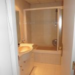 Piso de lujo en el Vilars. Elegante y amplio piso en venta en la parroquia de Escaldes-Engordany, en Els Vilars Andorra La Clau Group Immobiliaria. Una de las áreas de más prestigio de andorra y de las más cotizadas. Situado en pleno centro del Principado, con todos los servicios y comercios a su alcance, sin necesidad de utilizar su propio vehículo para desplazarse por el centro de Andorra la Vella. https://www.andorralaclaugroup.com/ Magnífico piso de 312 m2 en una sola planta, con una fantástica terraza con zona chill-out, de 60 m2, con vistas inmejorables sobre Escaldes Andorra y un práctico jacuzzi donde poder relajarse observando el entorno que le rodea. Parte de la terraza tiene la posibilidad de interiorizarse, convertirse en una agradable veranda, en los meses de invierno. https://www.andorralaclaugroup.com/ Su distribución interior está creada para disfrutar de toda la superfície en un ambiente único; distribuido en un amplio salón comedor con chimenea con funcionamiento a pellet y cristales tipo climalit aislantes de sonido y temperatura; una amplia y majestuosa habitación máster suite con vestidor y terraza, baño completo con mármoles calefactados a medida y ducha de hidromasaje cromoterapia; una espaciosa habitación doble, convertida actualmente en sala de estar, y una tercera habitación destinada a despacho con terraza y vistas sensacionales. Un segundo baño completo de lujo y un aseo de cortesía completan este magnífico inmueble, así como, una espectacular cocina de diseño en color marfil con isla central, confeccionada en mármol color negro, ideal para los amantes de la cocina profesional. LA CLAU GROUP ANDORRA IMMOBILIARIA andorra@laclaugroup.com - https://www.andorralaclaugroup.com 00 376 726 746 - C/ Verge del Pilar, 8 Andorra la Vella (Andorra) AD-500