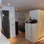 Piso de lujo en el Vilars. Elegante y amplio piso en venta en la parroquia de Escaldes-Engordany, en Els Vilars Andorra La Clau Group Immobiliaria. Una de las áreas de más prestigio de andorra y de las más cotizadas. Situado en pleno centro del Principado, con todos los servicios y comercios a su alcance, sin necesidad de utilizar su propio vehículo para desplazarse por el centro de Andorra la Vella. https://www.andorralaclaugroup.com/ Magnífico piso de 312 m2 en una sola planta, con una fantástica terraza con zona chill-out, de 60 m2, con vistas inmejorables sobre Escaldes Andorra y un práctico jacuzzi donde poder relajarse observando el entorno que le rodea. Parte de la terraza tiene la posibilidad de interiorizarse, convertirse en una agradable veranda, en los meses de invierno. https://www.andorralaclaugroup.com/ Su distribución interior está creada para disfrutar de toda la superfície en un ambiente único; distribuido en un amplio salón comedor con chimenea con funcionamiento a pellet y cristales tipo climalit aislantes de sonido y temperatura; una amplia y majestuosa habitación máster suite con vestidor y terraza, baño completo con mármoles calefactados a medida y ducha de hidromasaje cromoterapia; una espaciosa habitación doble, convertida actualmente en sala de estar, y una tercera habitación destinada a despacho con terraza y vistas sensacionales. Un segundo baño completo de lujo y un aseo de cortesía completan este magnífico inmueble, así como, una espectacular cocina de diseño en color marfil con isla central, confeccionada en mármol color negro, ideal para los amantes de la cocina profesional. LA CLAU GROUP ANDORRA IMMOBILIARIA andorra@laclaugroup.com - https://www.andorralaclaugroup.com 00 376 726 746 - C/ Verge del Pilar, 8 Andorra la Vella (Andorra) AD-500