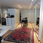 Piso de lujo en el Vilars. Elegante y amplio piso en venta en la parroquia de Escaldes-Engordany, en Els Vilars Andorra La Clau Group Immobiliaria. Una de las áreas de más prestigio de andorra y de las más cotizadas. Situado en pleno centro del Principado, con todos los servicios y comercios a su alcance, sin necesidad de utilizar su propio vehículo para desplazarse por el centro de Andorra la Vella. https://www.andorralaclaugroup.com/ Magnífico piso de 312 m2 en una sola planta, con una fantástica terraza con zona chill-out, de 60 m2, con vistas inmejorables sobre Escaldes Andorra y un práctico jacuzzi donde poder relajarse observando el entorno que le rodea. Parte de la terraza tiene la posibilidad de interiorizarse, convertirse en una agradable veranda, en los meses de invierno. https://www.andorralaclaugroup.com/ Su distribución interior está creada para disfrutar de toda la superfície en un ambiente único; distribuido en un amplio salón comedor con chimenea con funcionamiento a pellet y cristales tipo climalit aislantes de sonido y temperatura; una amplia y majestuosa habitación máster suite con vestidor y terraza, baño completo con mármoles calefactados a medida y ducha de hidromasaje cromoterapia; una espaciosa habitación doble, convertida actualmente en sala de estar, y una tercera habitación destinada a despacho con terraza y vistas sensacionales. Un segundo baño completo de lujo y un aseo de cortesía completan este magnífico inmueble, así como, una espectacular cocina de diseño en color marfil con isla central, confeccionada en mármol color negro, ideal para los amantes de la cocina profesional. LA CLAU GROUP ANDORRA IMMOBILIARIA andorra@laclaugroup.com - https://www.andorralaclaugroup.com 00 376 726 746 - C/ Verge del Pilar, 8 Andorra la Vella (Andorra) AD-500