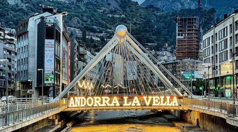 Le pont de Paris en plein coeur d'Andorre La Vieille. ?