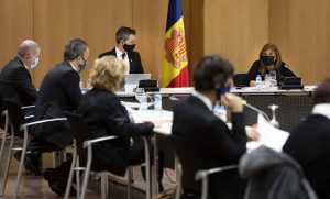 Aquesta tarda s'ha celebrat sessió ordinària de Consell de Comú amb un record per al primer cònsol major d'Andorra la Vella, Antoni Puigdellívol, traspassat ahir als 74 anys. Tots els acords presos a andorralavella.ad